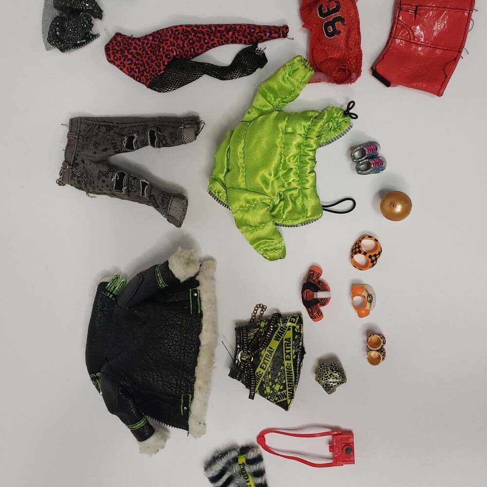 Rainbow High Series 2 Karma Nichols Doll Clothes‎ Lot